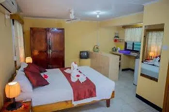 Georgina's Cottage Beau Vallon  Bed & Breakfast Beau Vallon (Mahe)